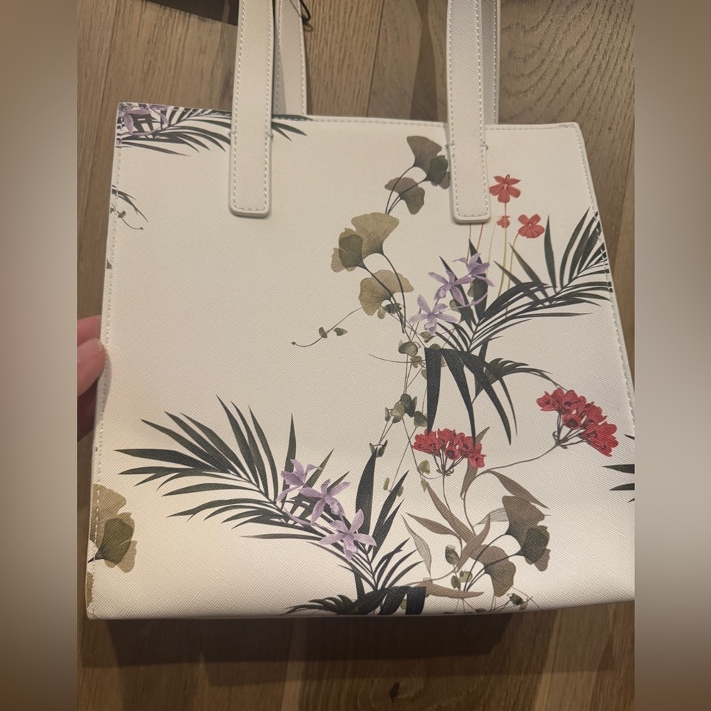 NWT Ted baker the icon purse in white floral pattern - Picture 5 of 8